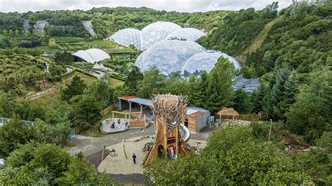  Eden Project:  British Pop Star Makes Surprise Appearance at Cornwall Festival